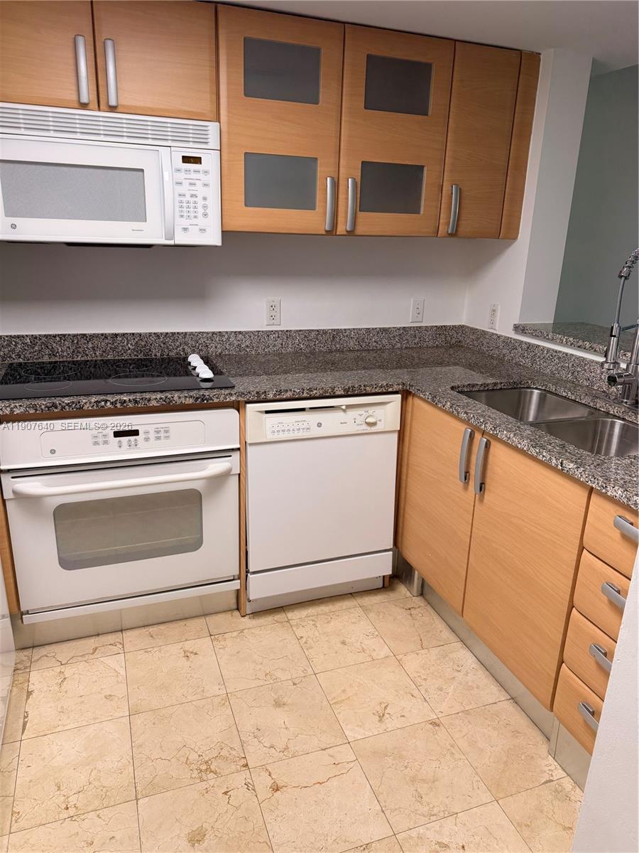 2101 Brickell Ave # 1211