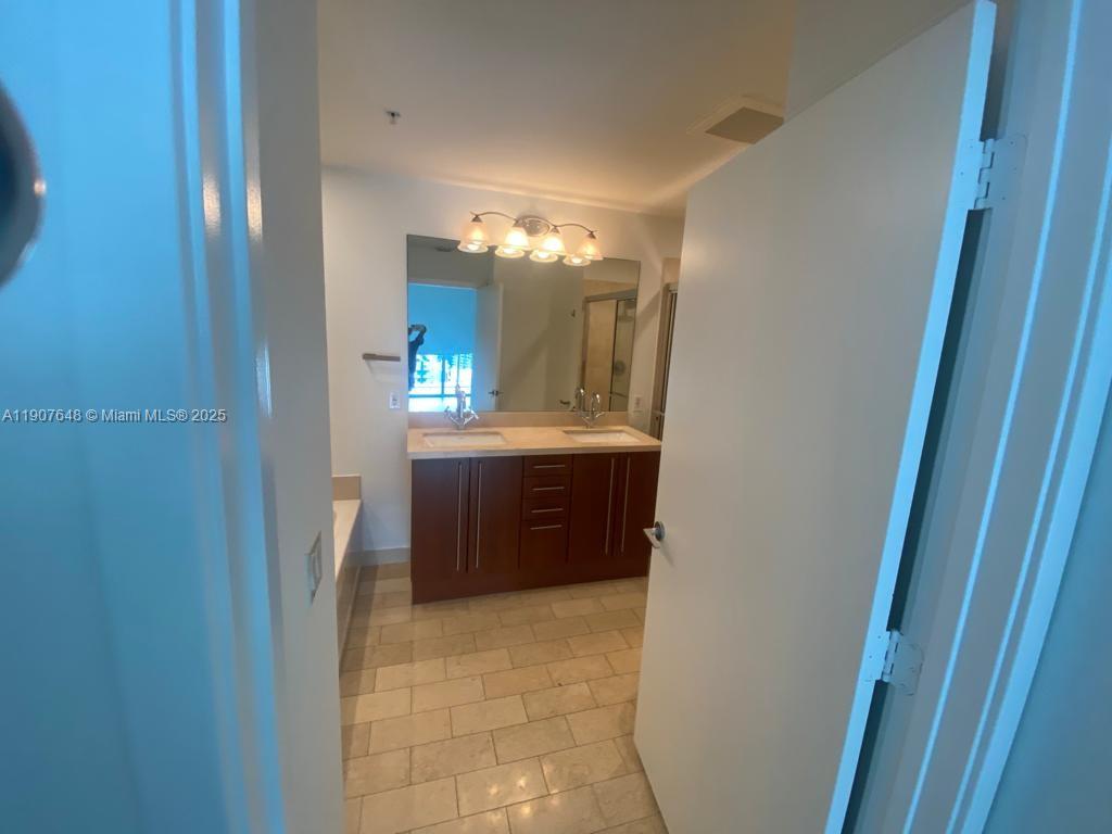 1111 SW 1st Ave Unit: 2217-N