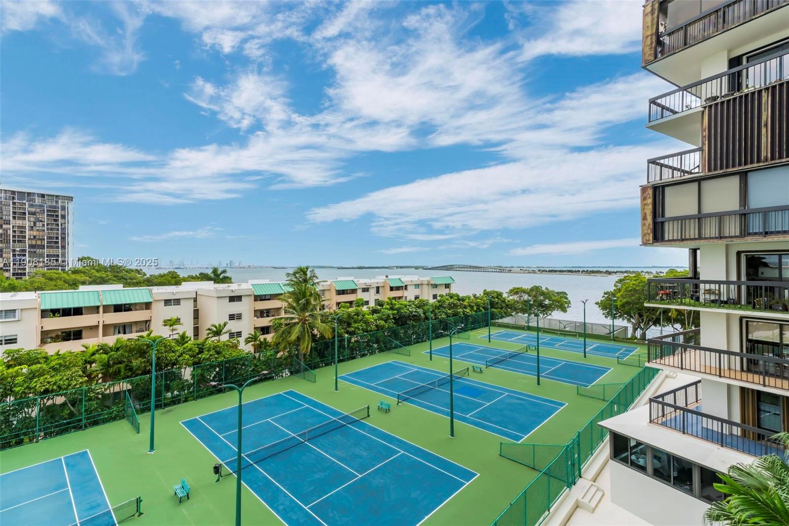 2333 Brickell Ave # 517