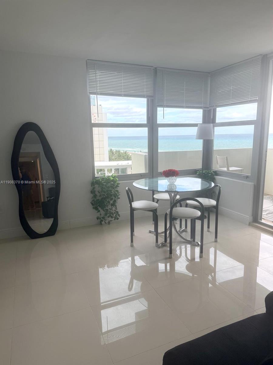 2899 Collins Ave # 1127
