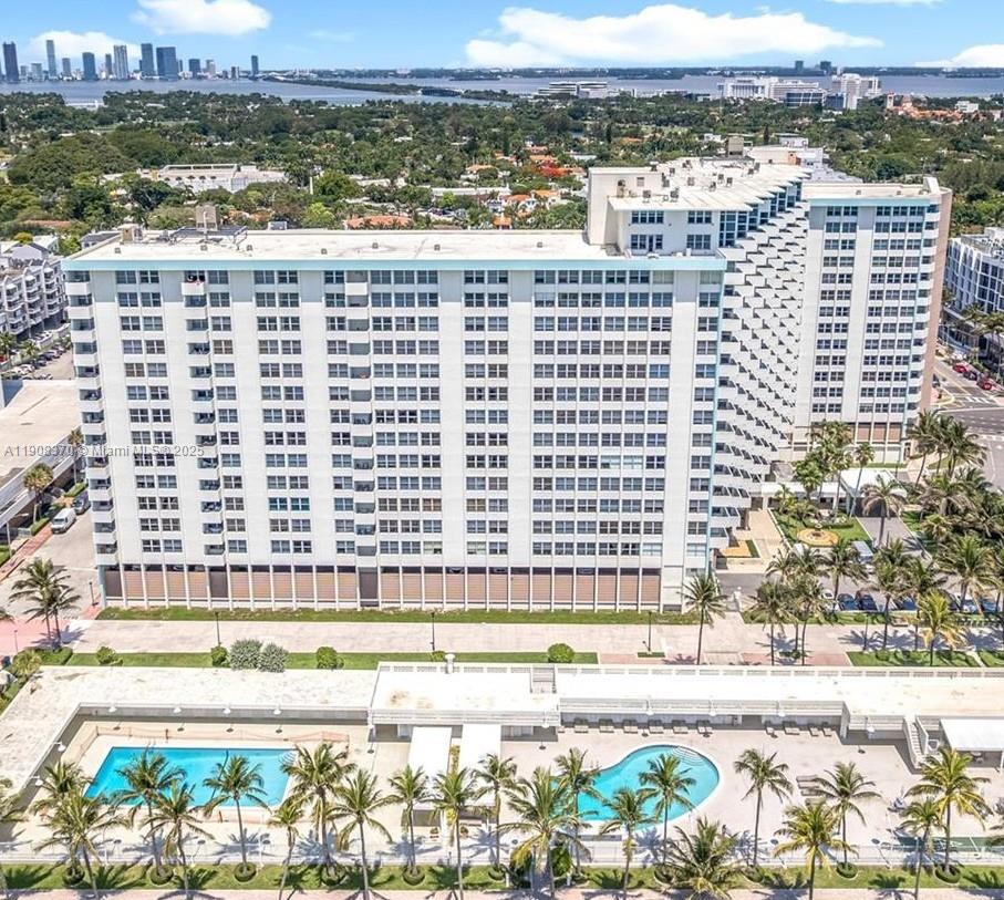 2899 Collins Ave # 1127