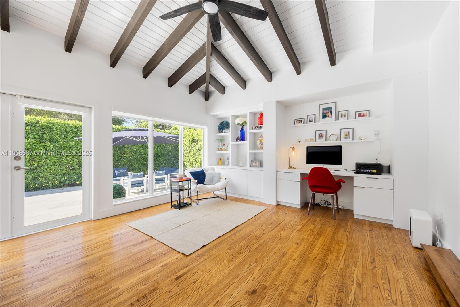 5906 Mall Mall