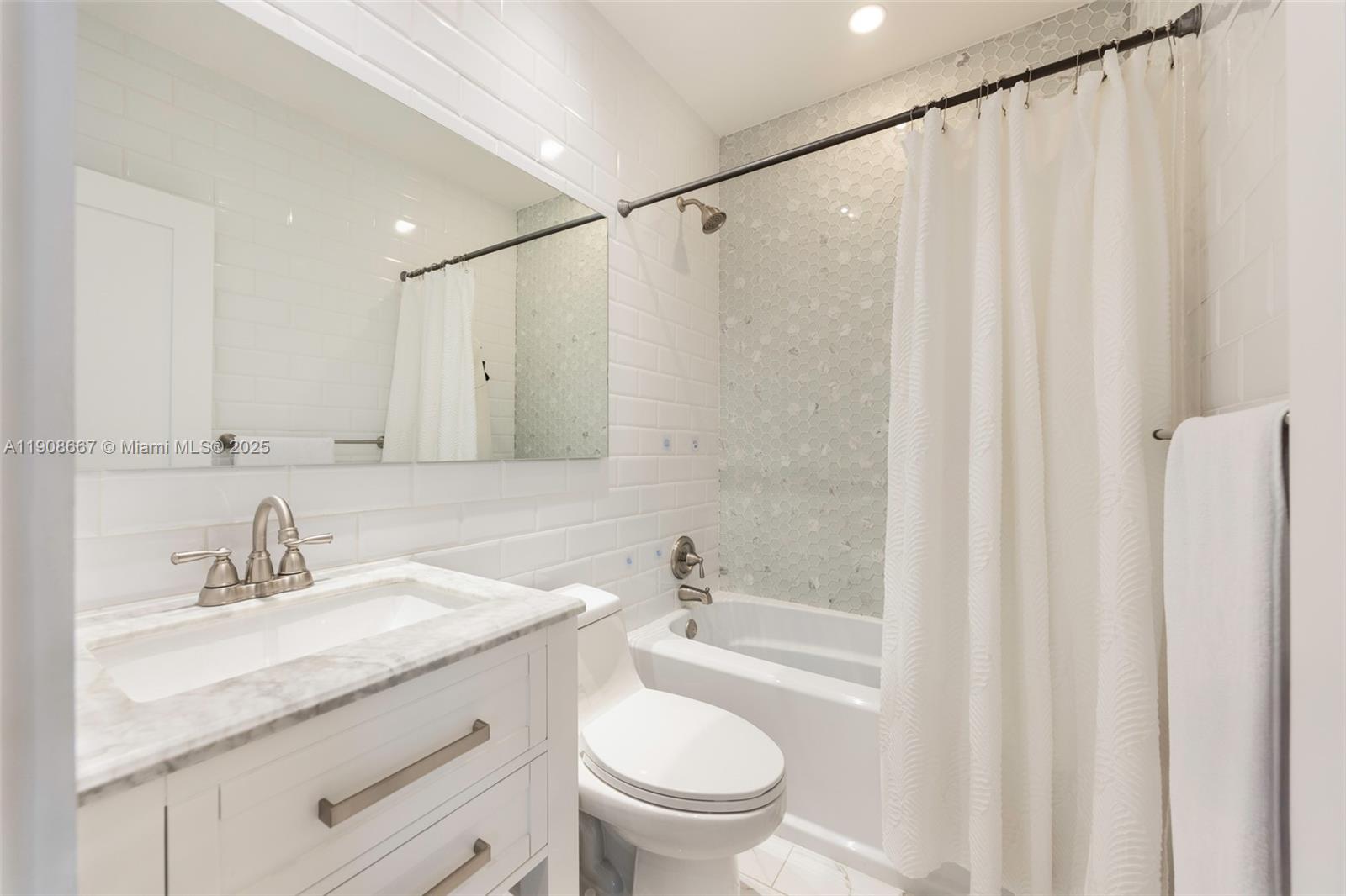 5906 Mall Mall