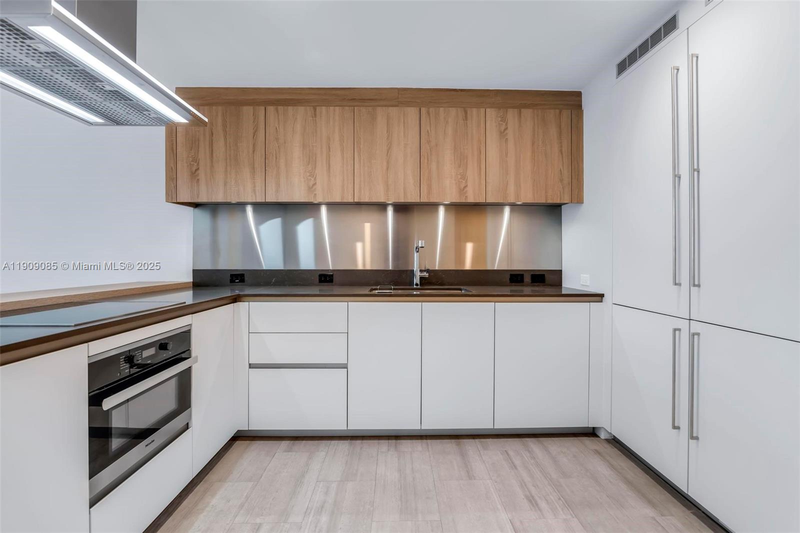 1000 Brickell Plz # 2304