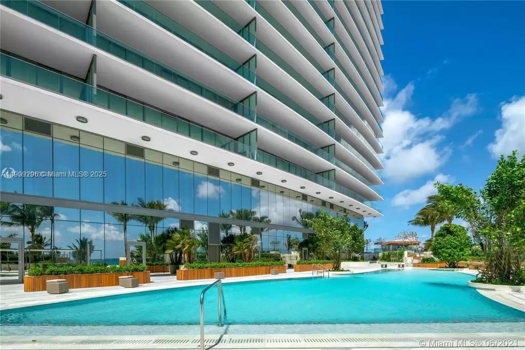 18975 Collins Ave # 1005