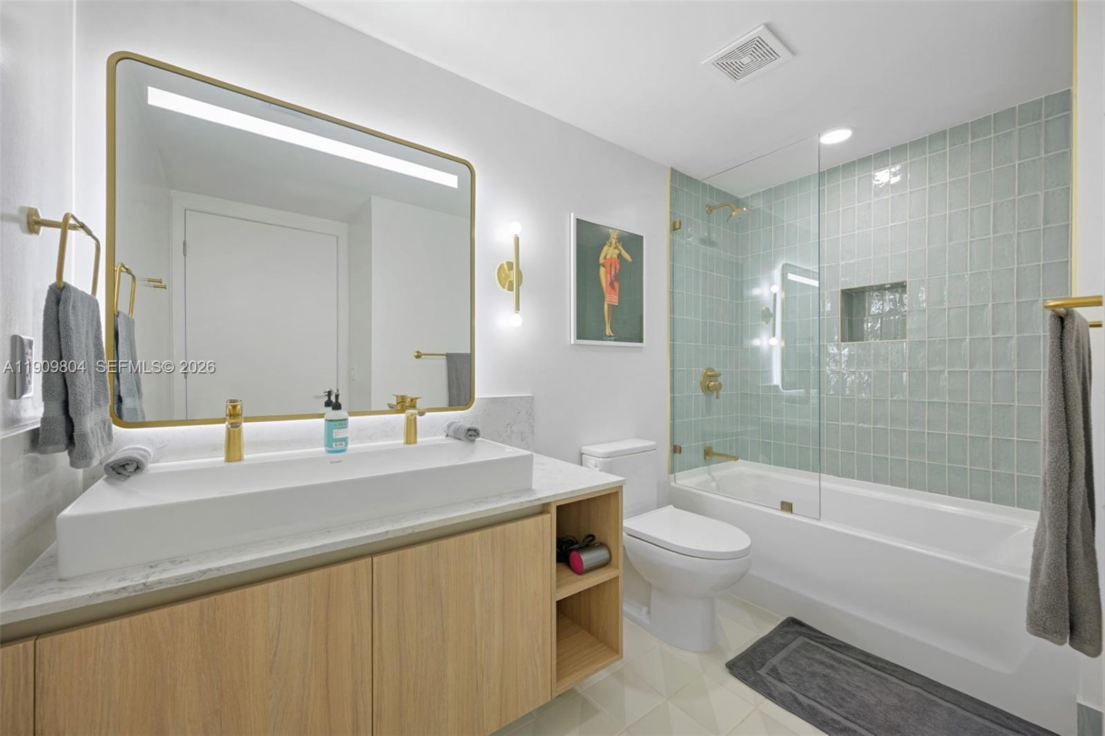 159 NE 6th St # 3706