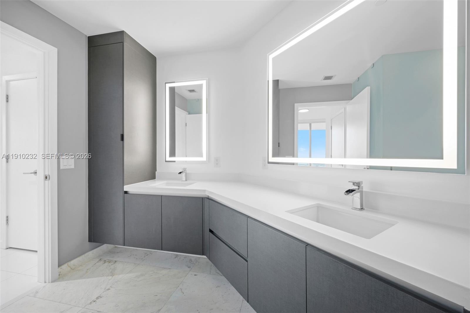 851 NE 1st Ave # 4204