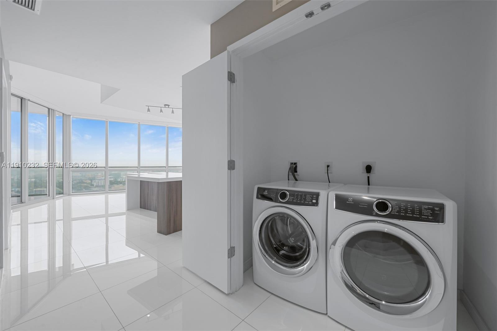 851 NE 1st Ave # 4204