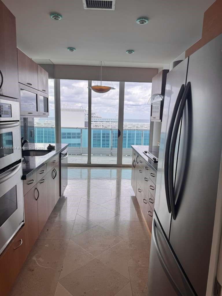 5025 Collins Ave # 1602