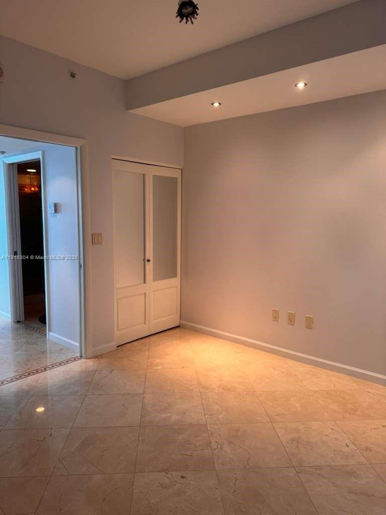 5025 Collins Ave # 1602