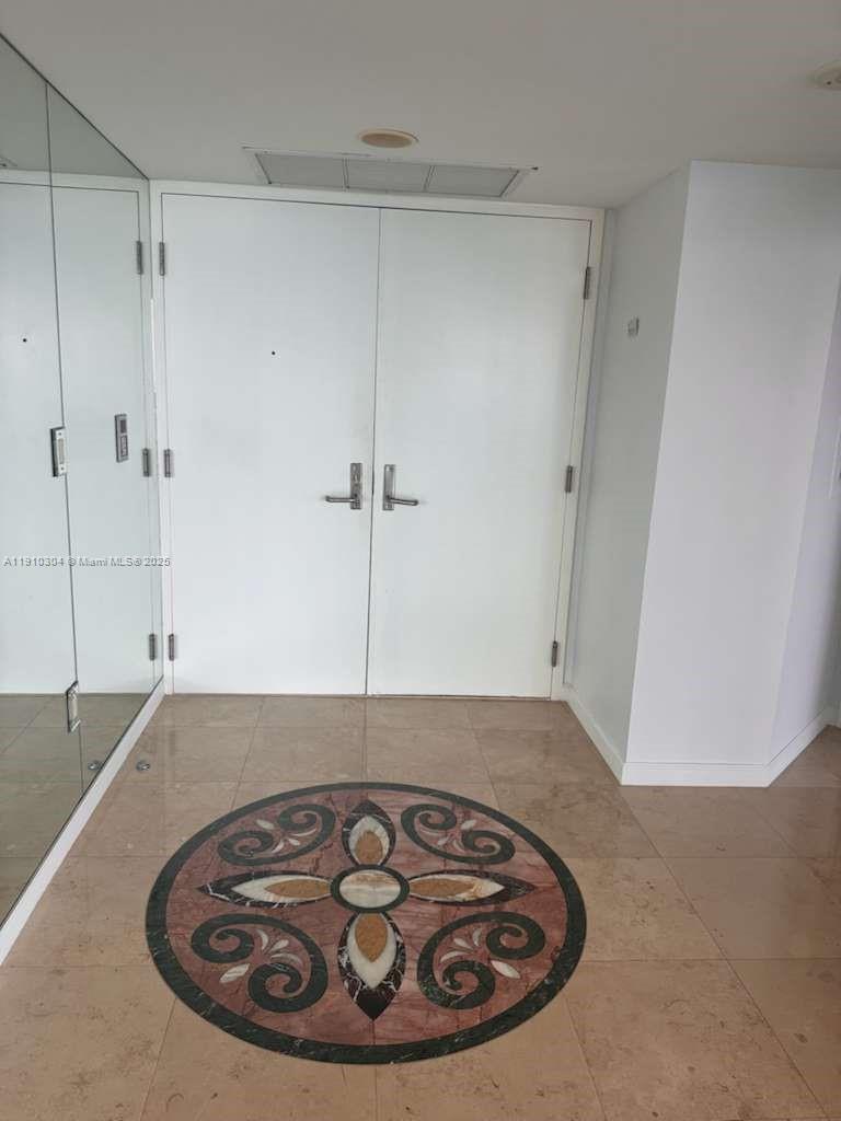5025 Collins Ave # 1602