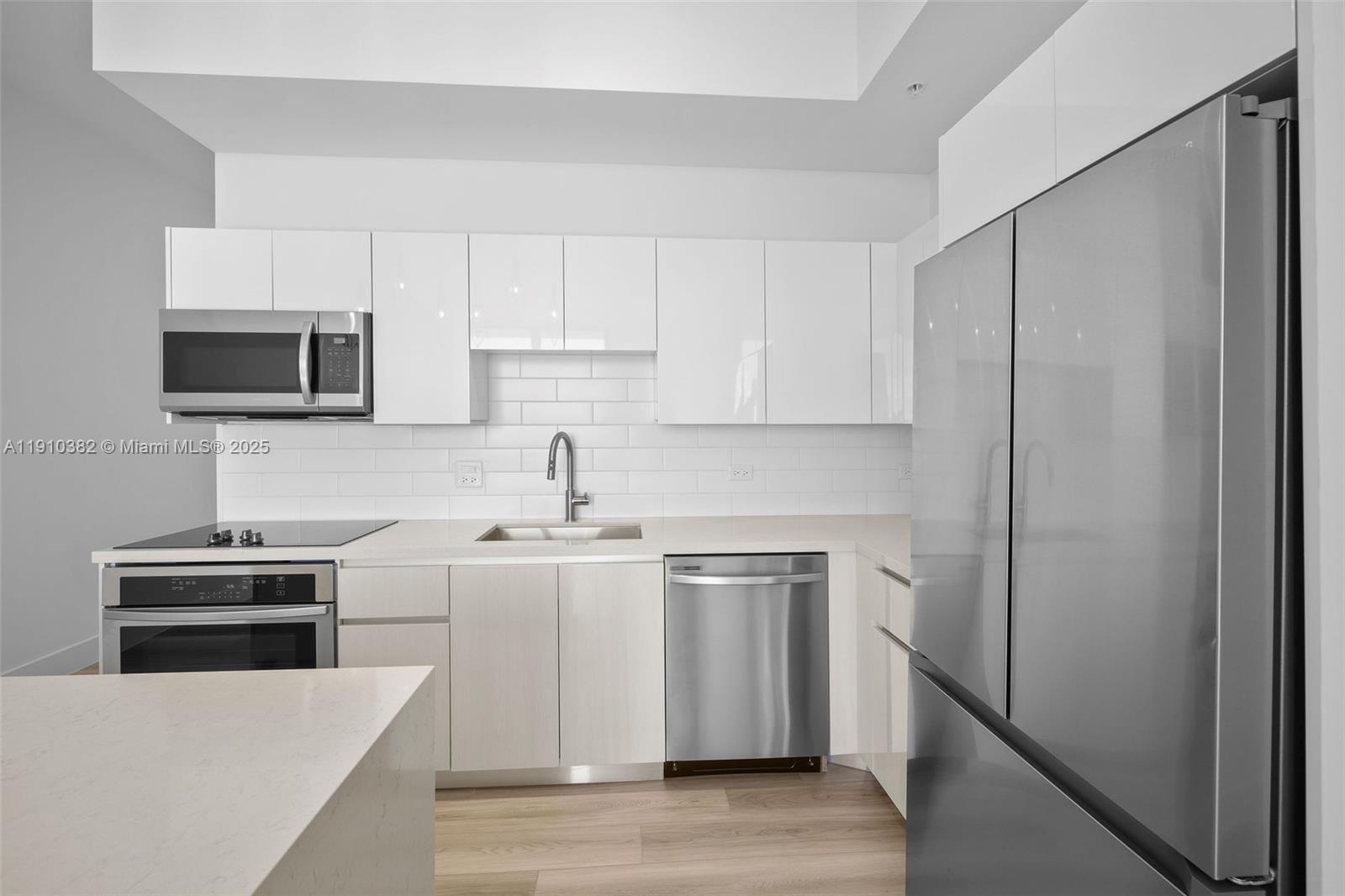 101 Diplomat Pkwy # 1706