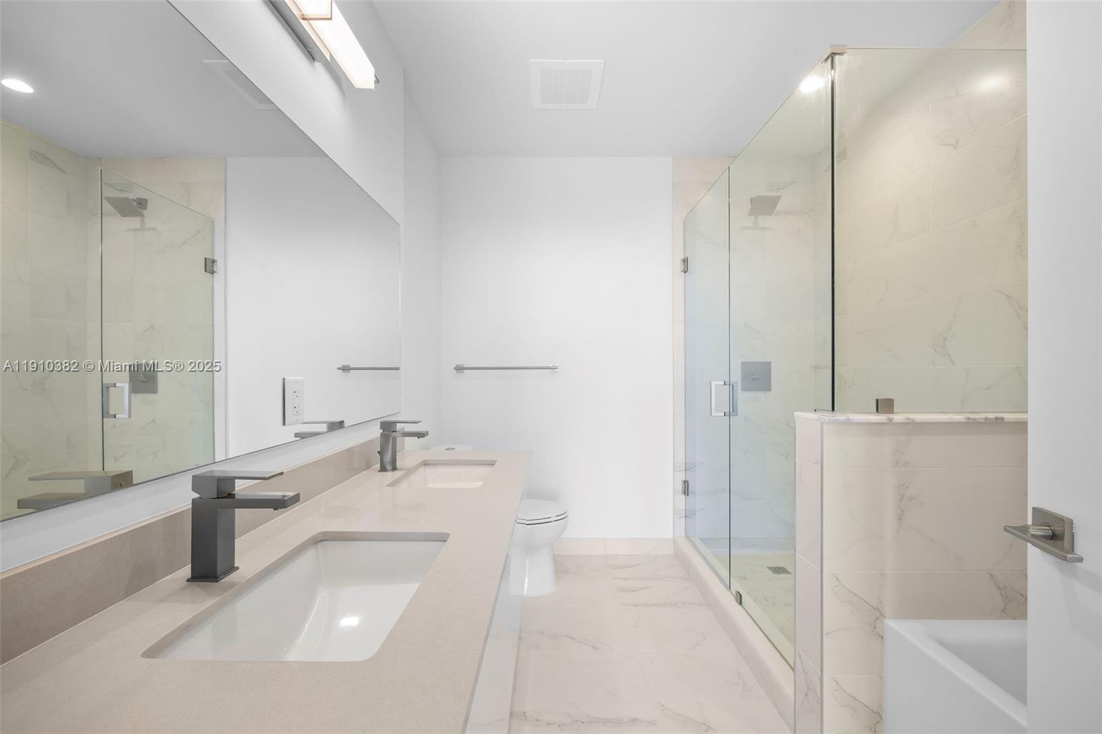 101 Diplomat Pkwy # 1706