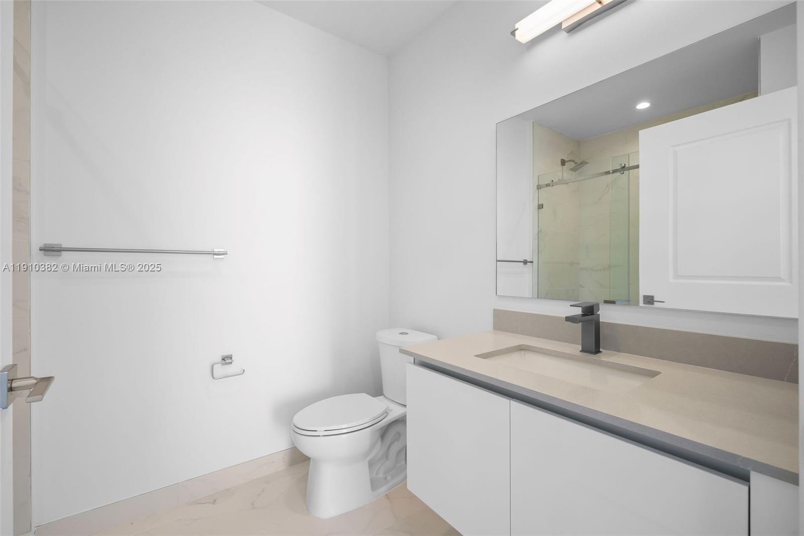 101 Diplomat Pkwy # 1706