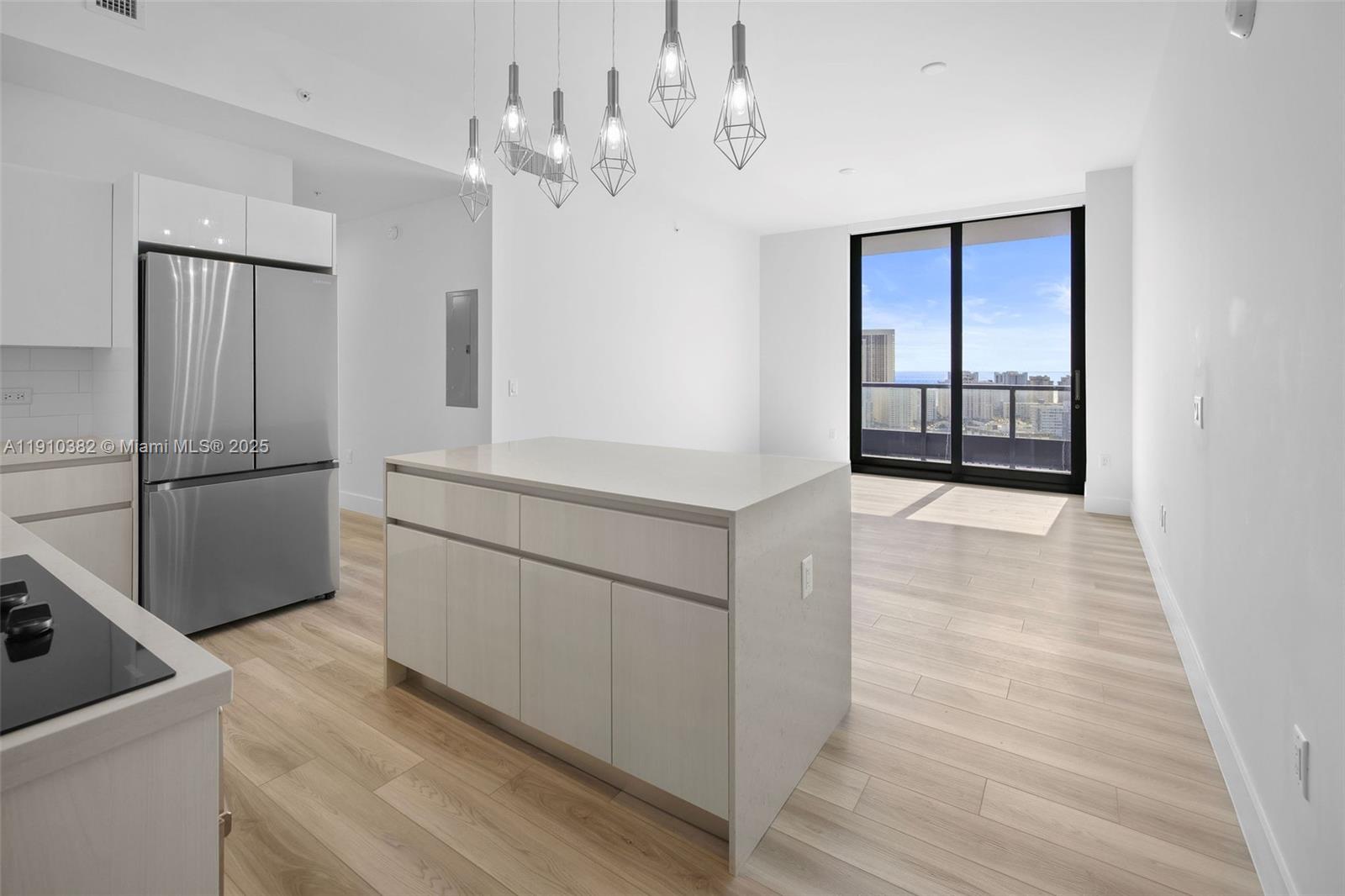 101 Diplomat Pkwy # 1706