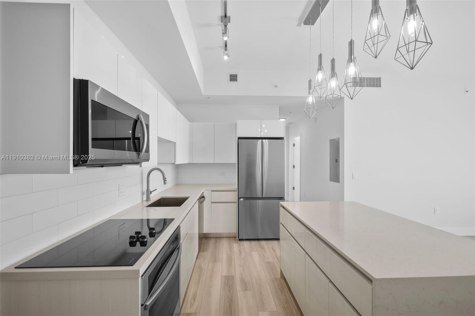 101 Diplomat Pkwy # 1706