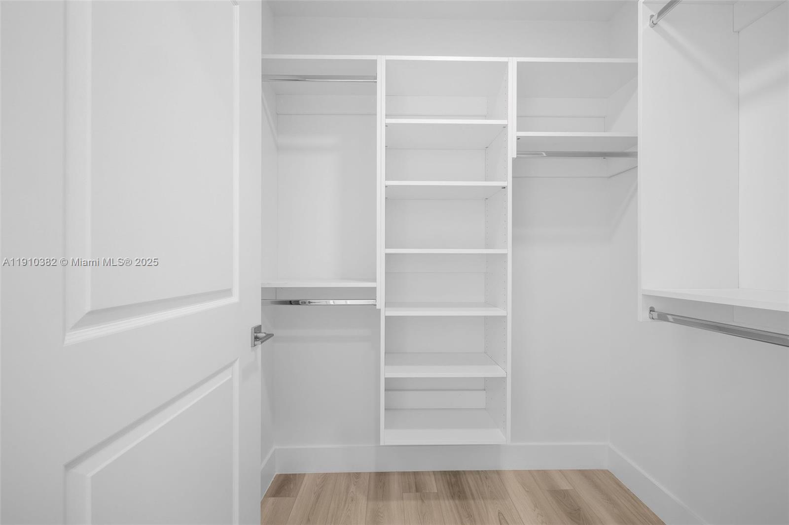 101 Diplomat Pkwy # 1706