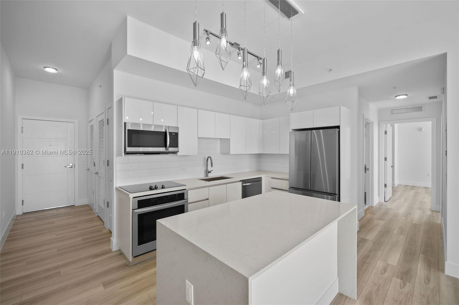 101 Diplomat Pkwy # 1706