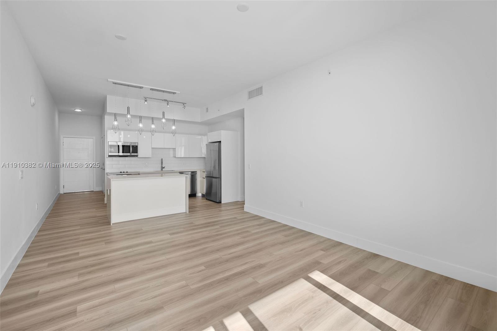 101 Diplomat Pkwy # 1706