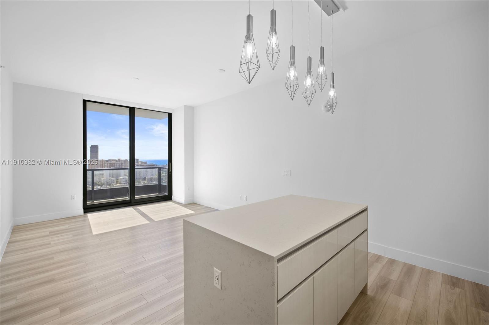 101 Diplomat Pkwy # 1706