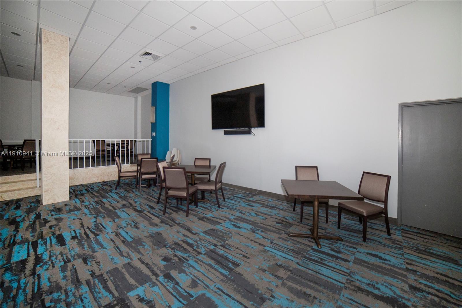 100 Bayview Dr # 325