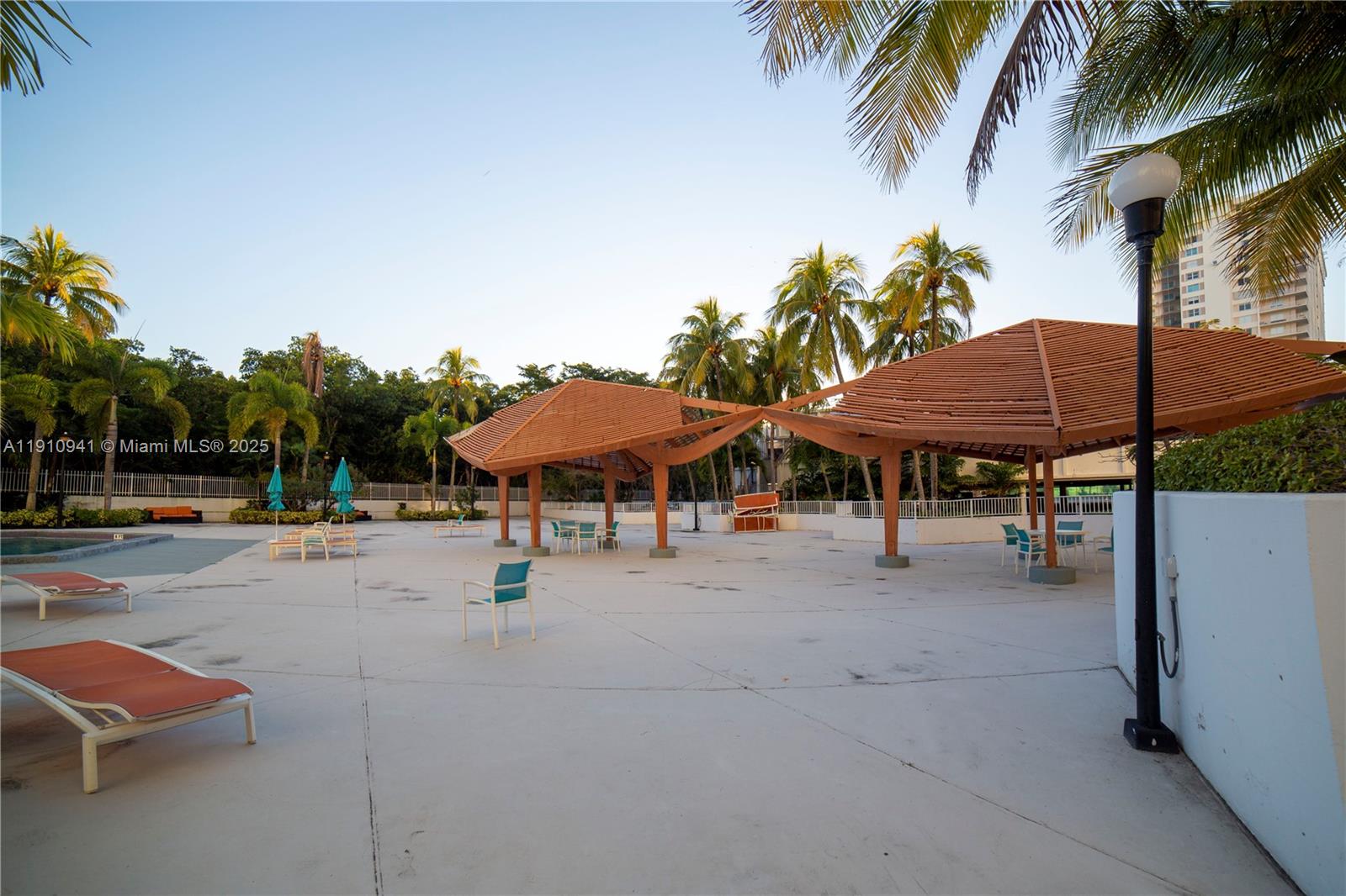 100 Bayview Dr # 325