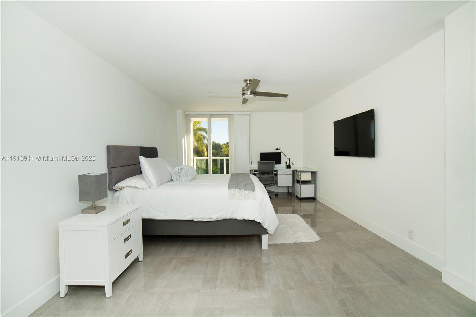 100 Bayview Dr # 325