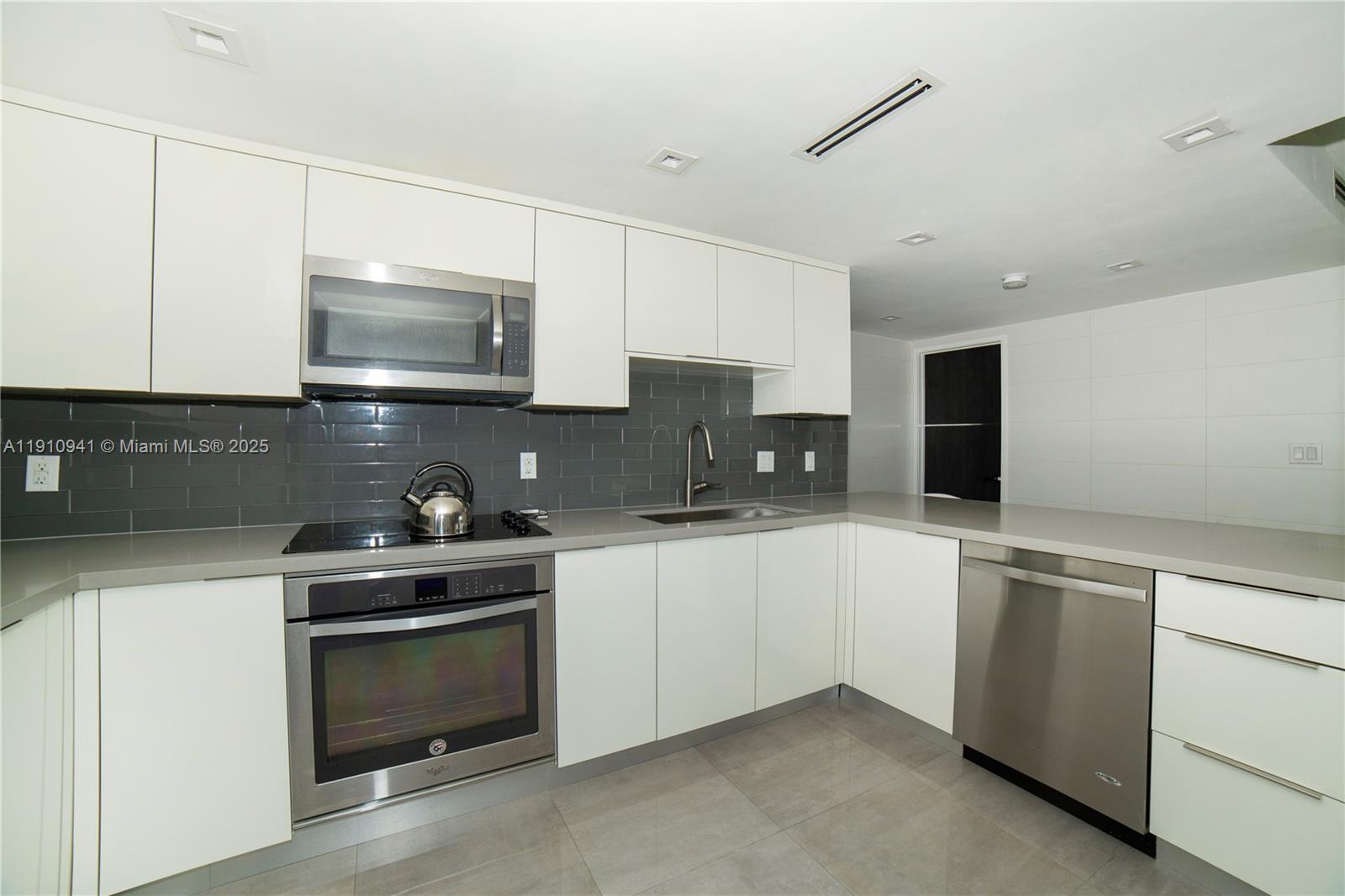 100 Bayview Dr # 325