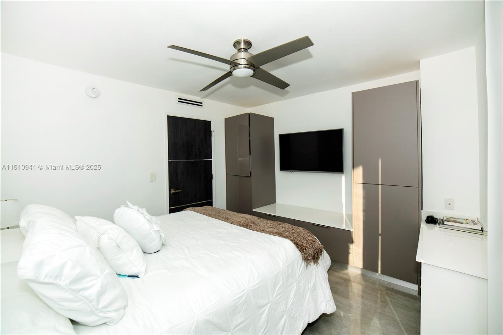 100 Bayview Dr # 325