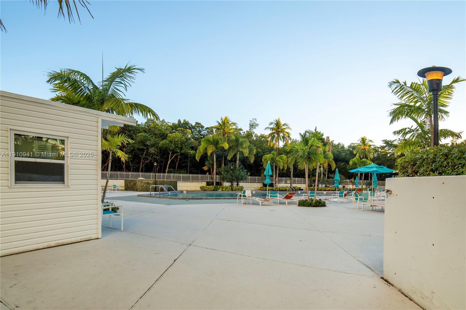 100 Bayview Dr # 325