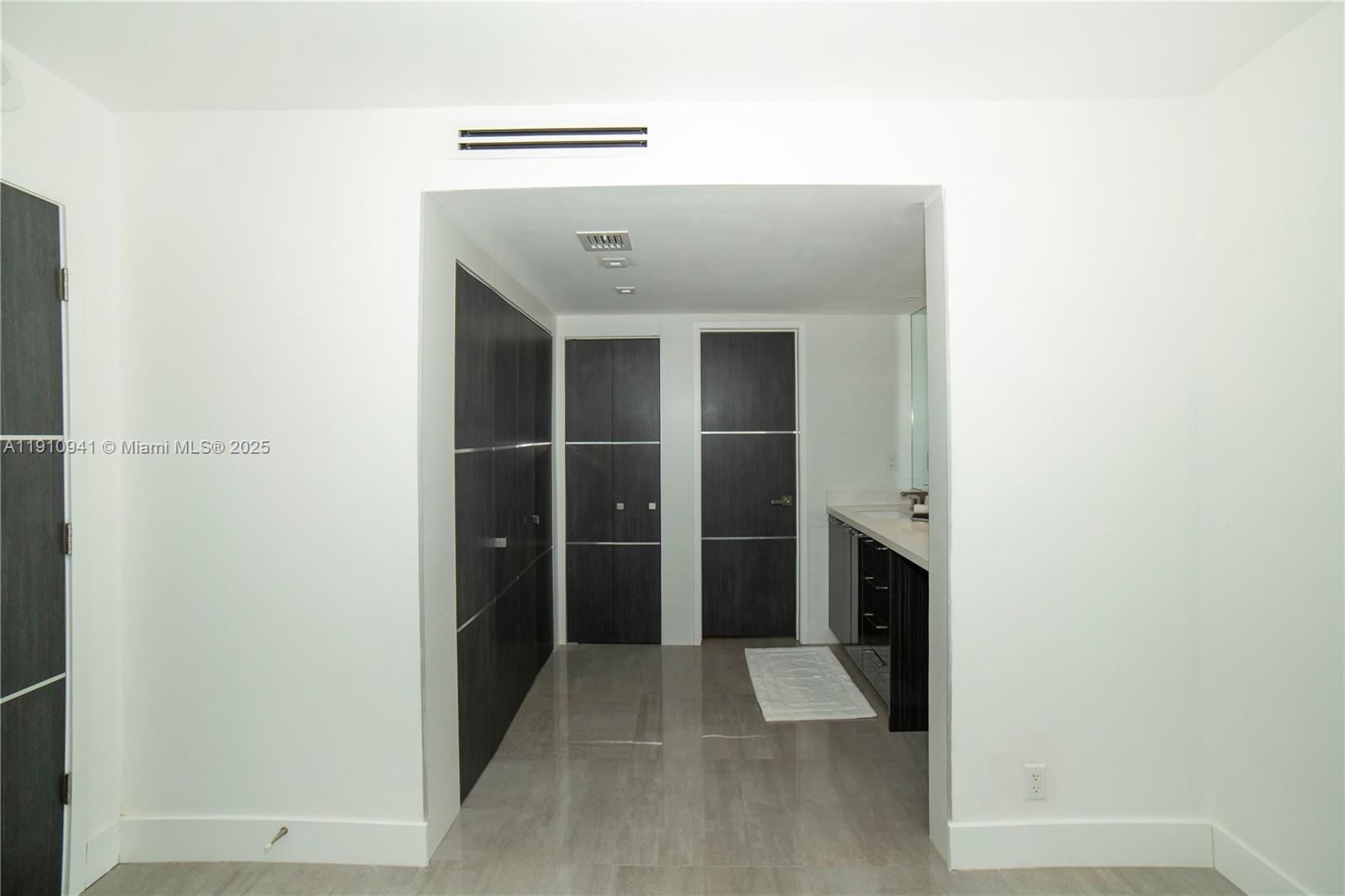 100 Bayview Dr # 325