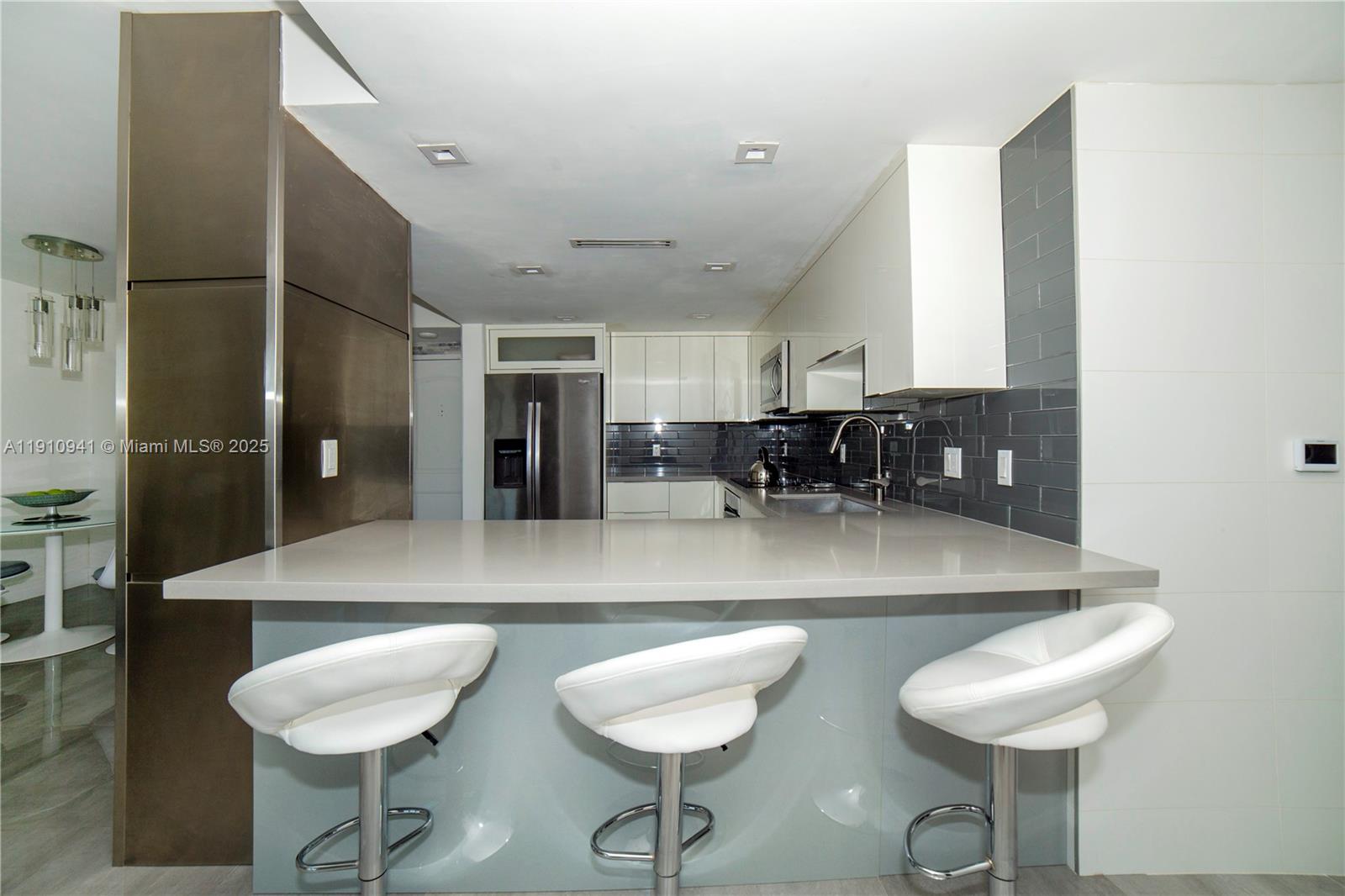 100 Bayview Dr # 325