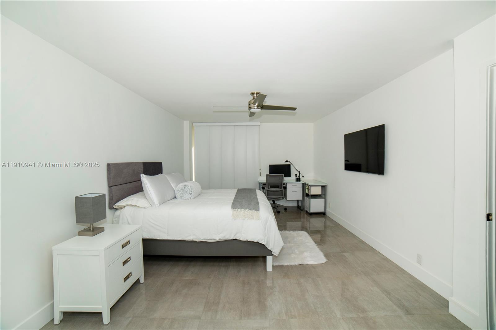 100 Bayview Dr # 325