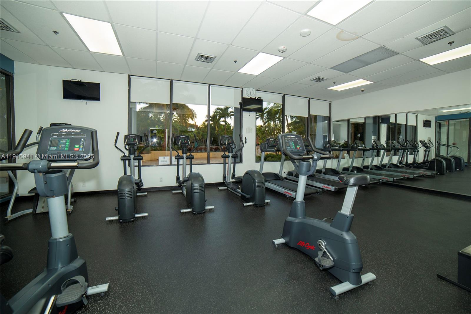 100 Bayview Dr # 325