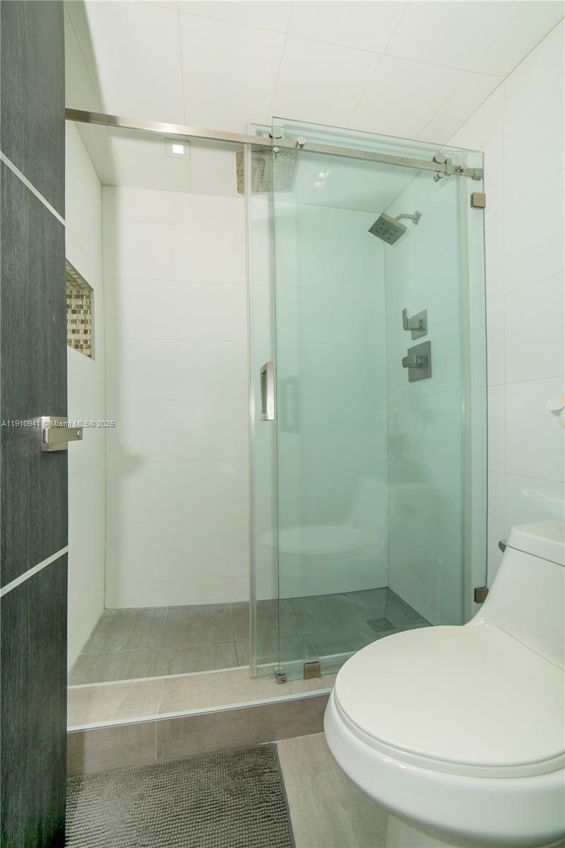 100 Bayview Dr # 325