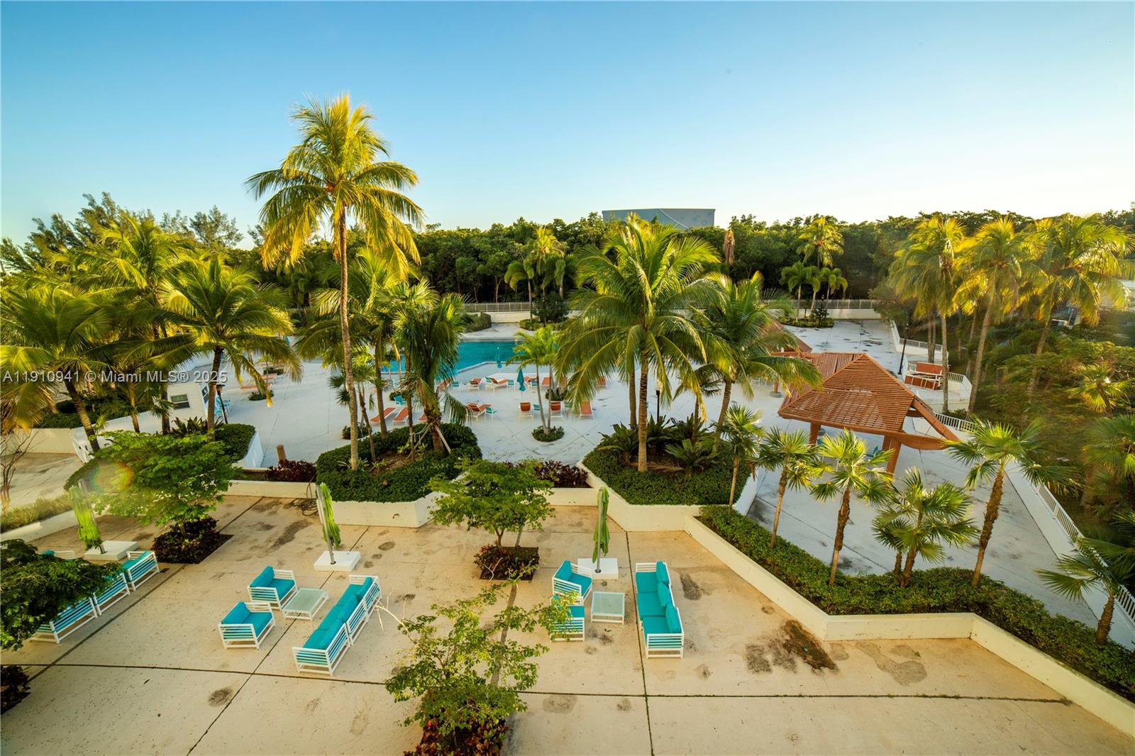 100 Bayview Dr # 325