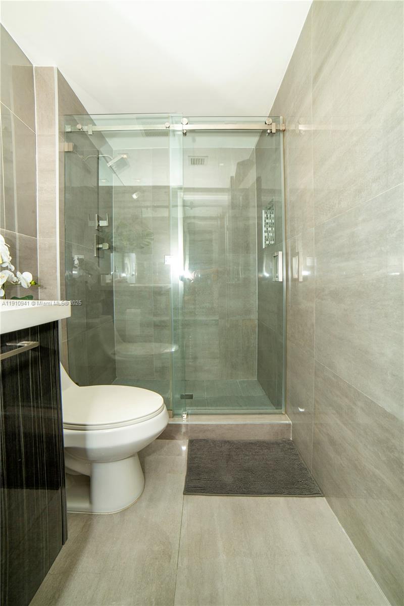 100 Bayview Dr # 325