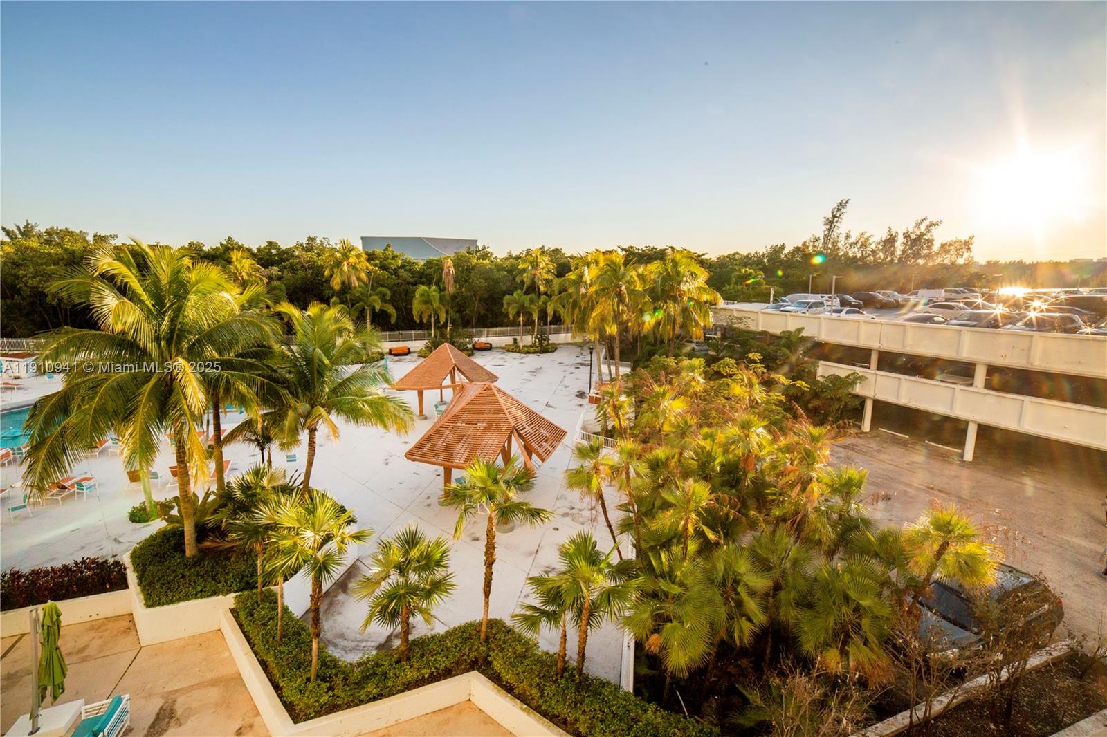 100 Bayview Dr # 325