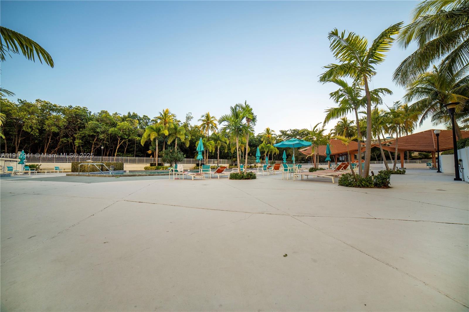 100 Bayview Dr # 325