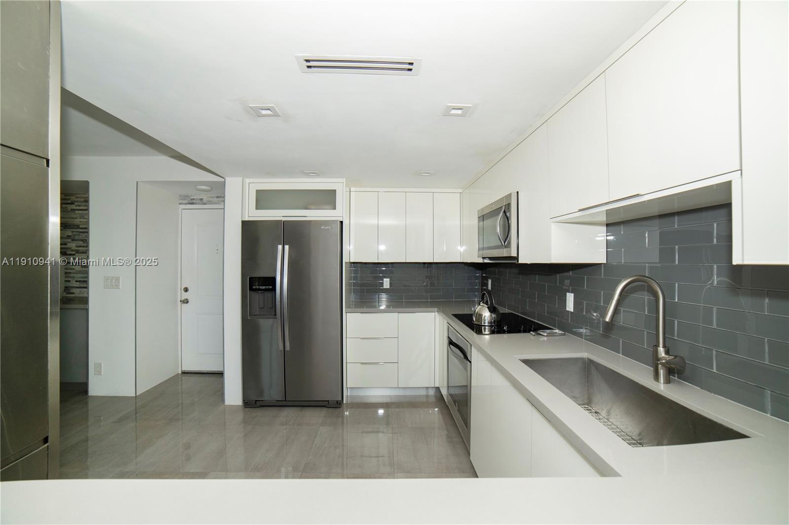 100 Bayview Dr # 325