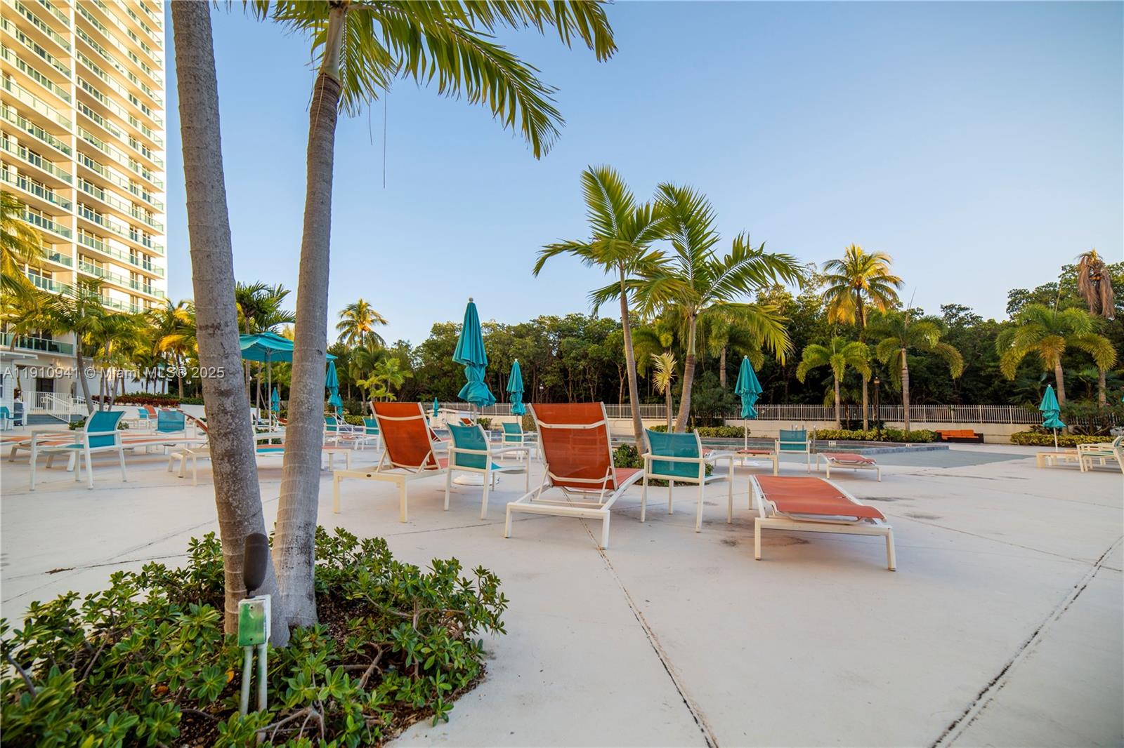 100 Bayview Dr # 325