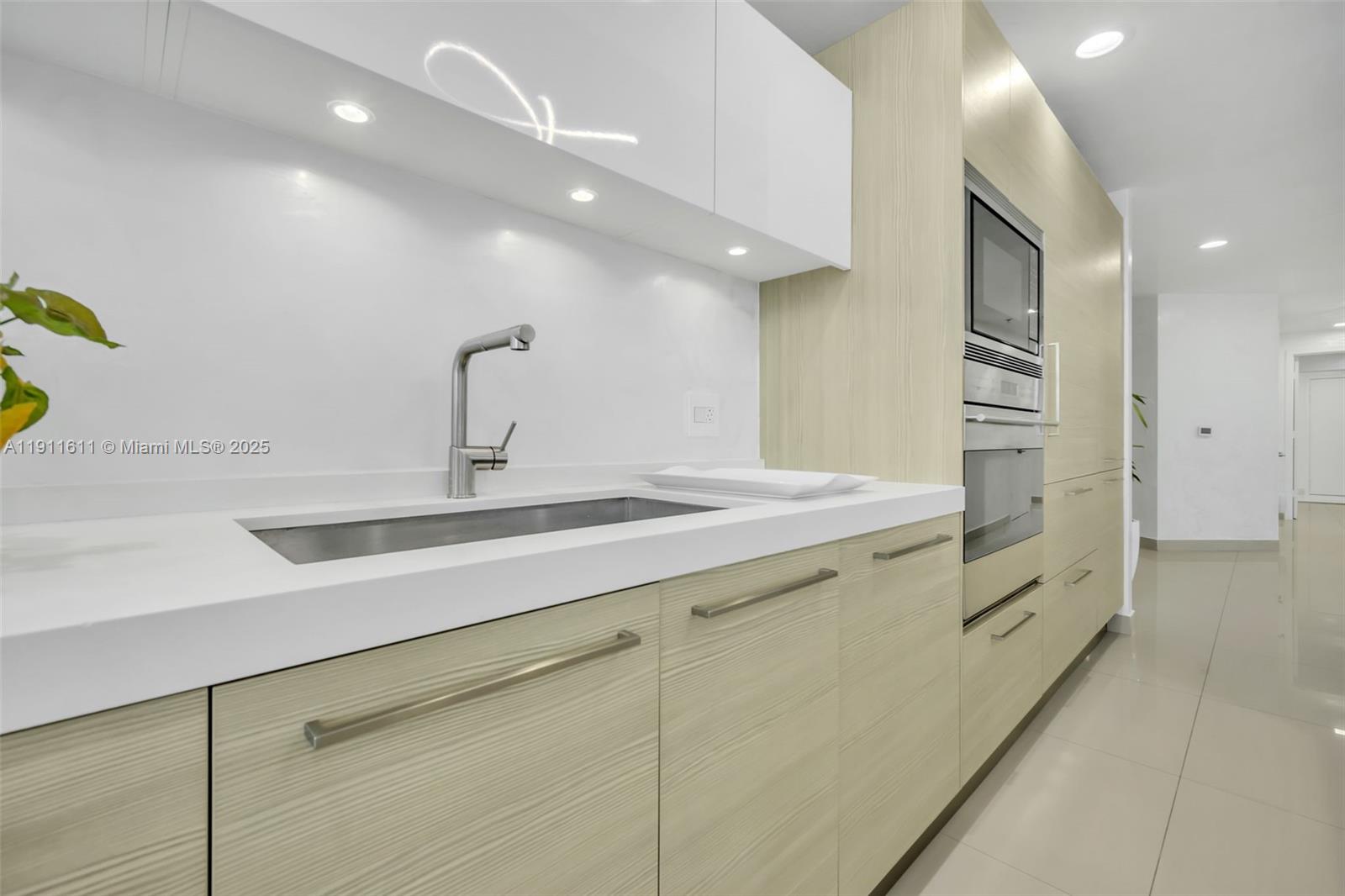 17301 Biscayne Blvd # 910