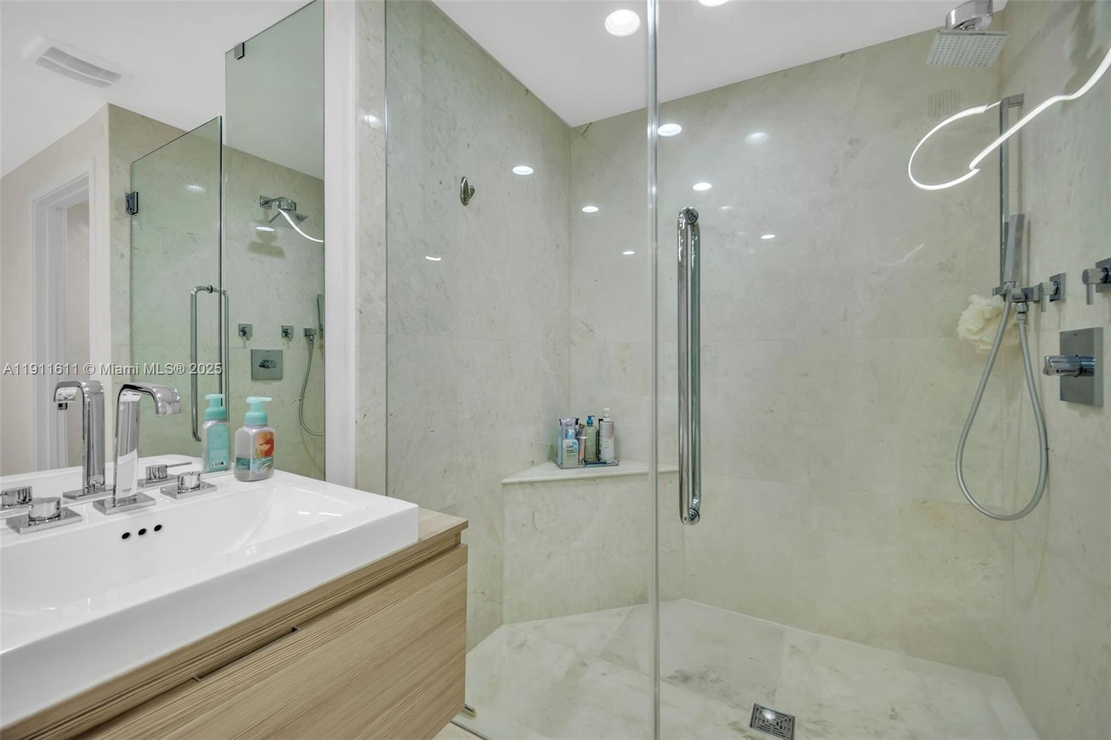 17301 Biscayne Blvd # 910