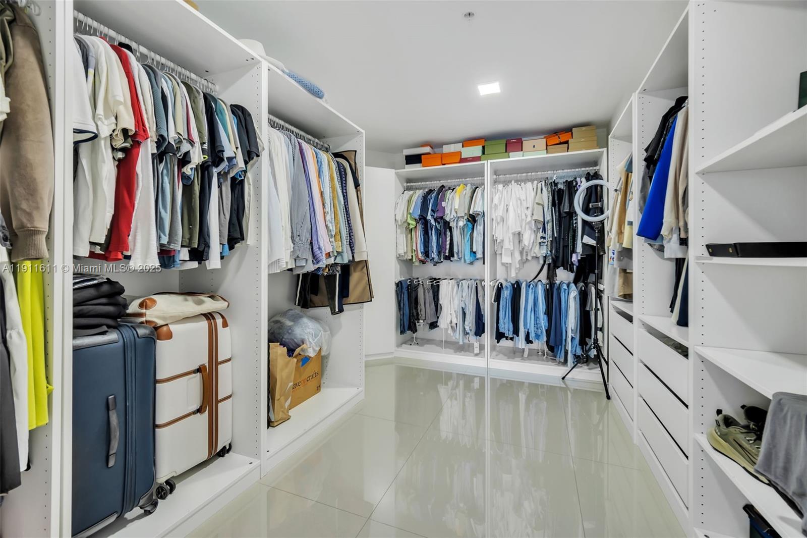 17301 Biscayne Blvd # 910