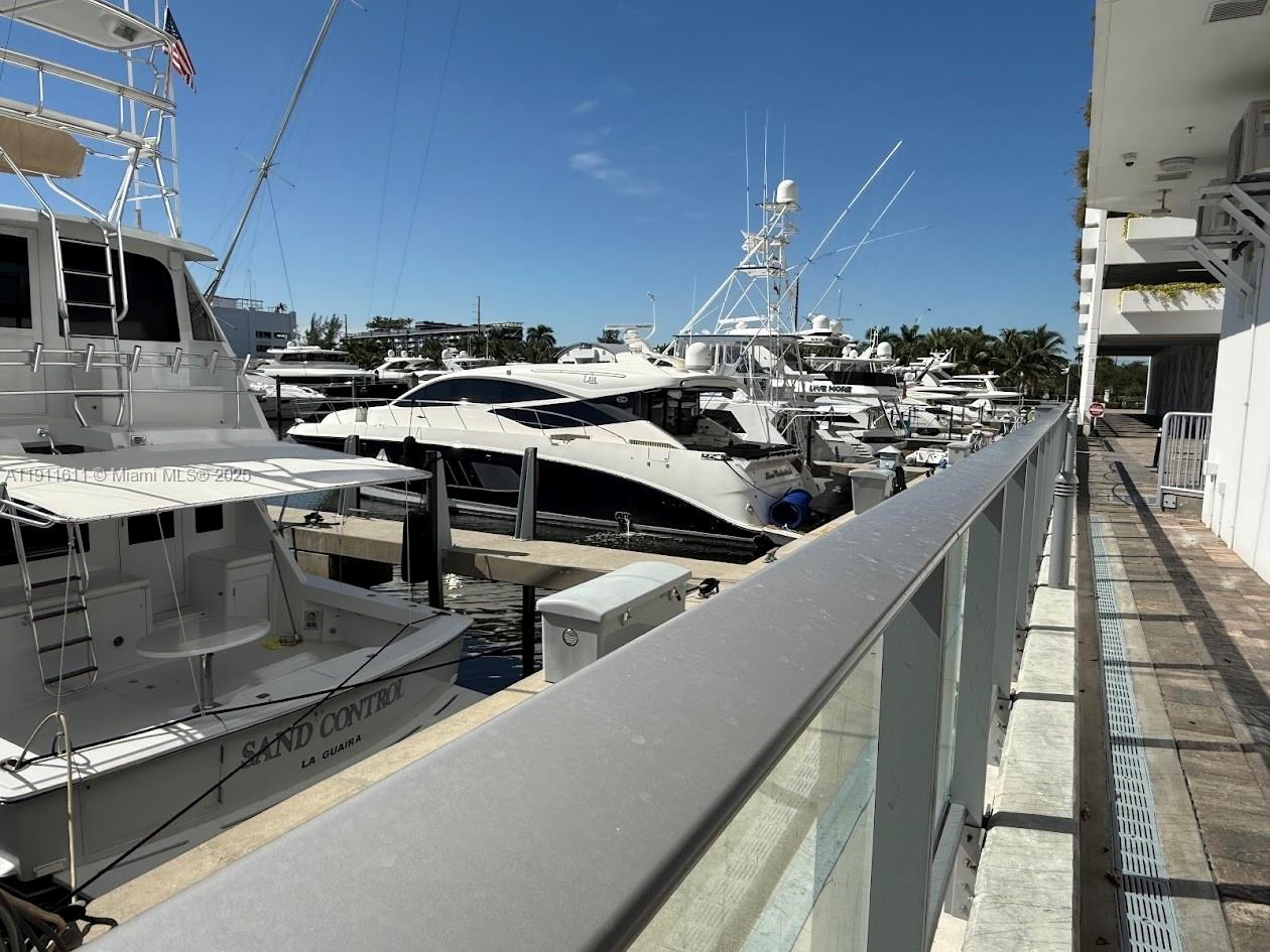 17301 Biscayne Blvd # 910