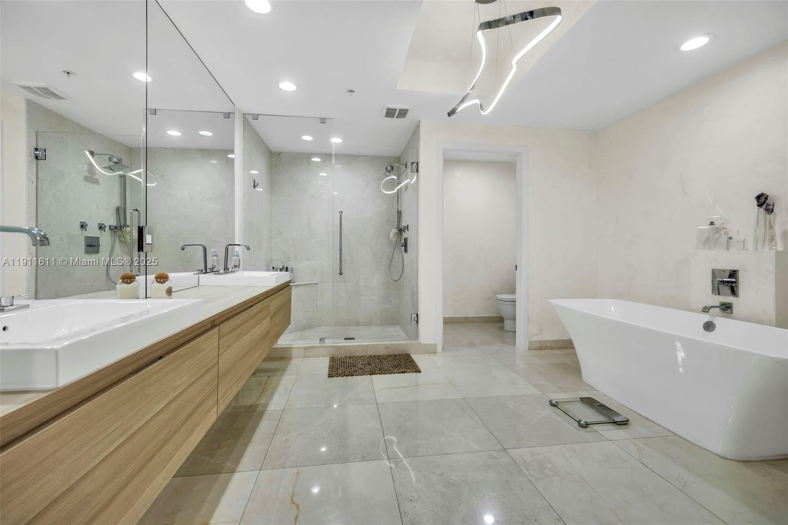 17301 Biscayne Blvd # 910