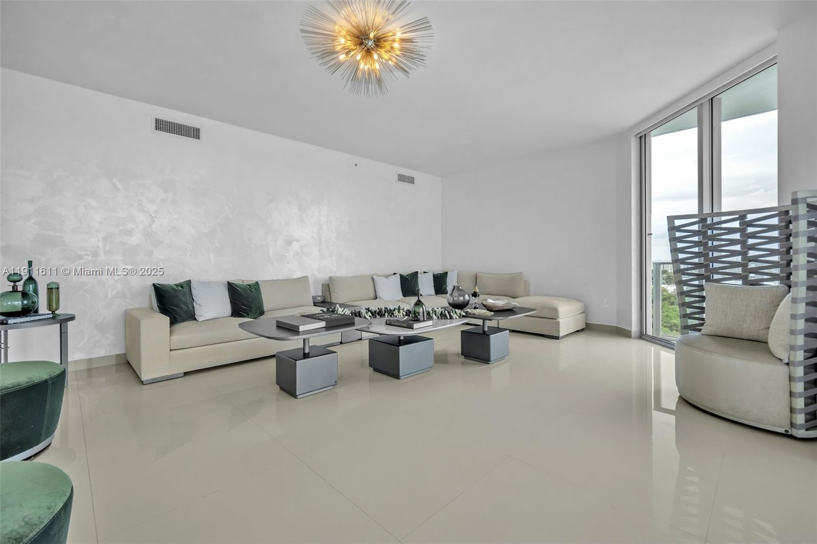 17301 Biscayne Blvd # 910