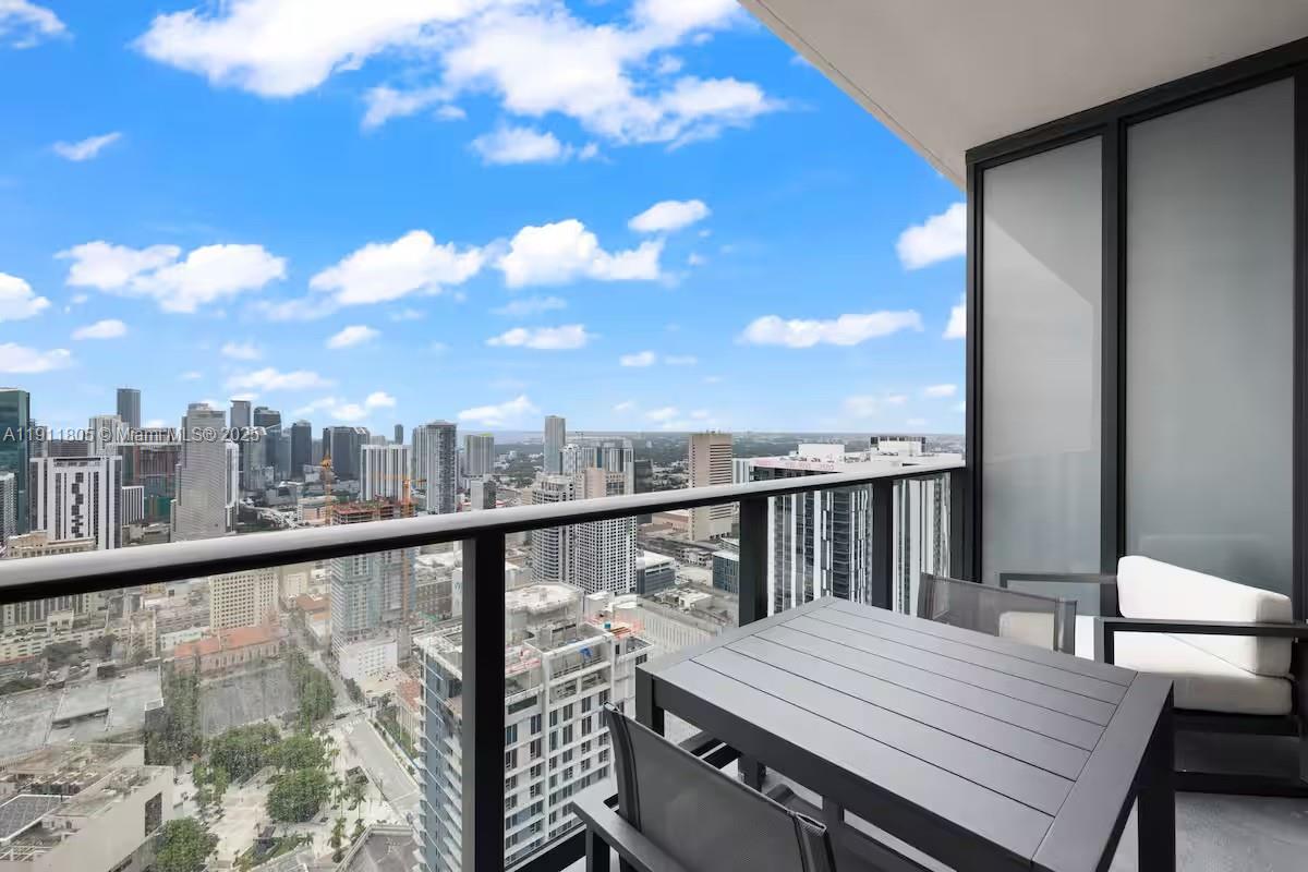 601 NE 1 Ave # 4912 Unit: PH-4912