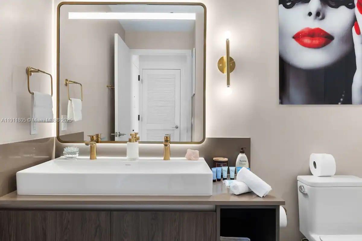 601 NE 1 Ave # 4912 Unit: PH-4912