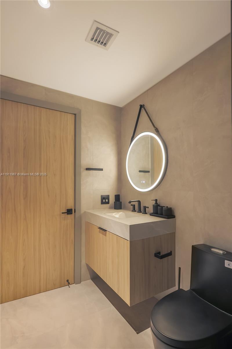 17375 Collins Ave # 2701